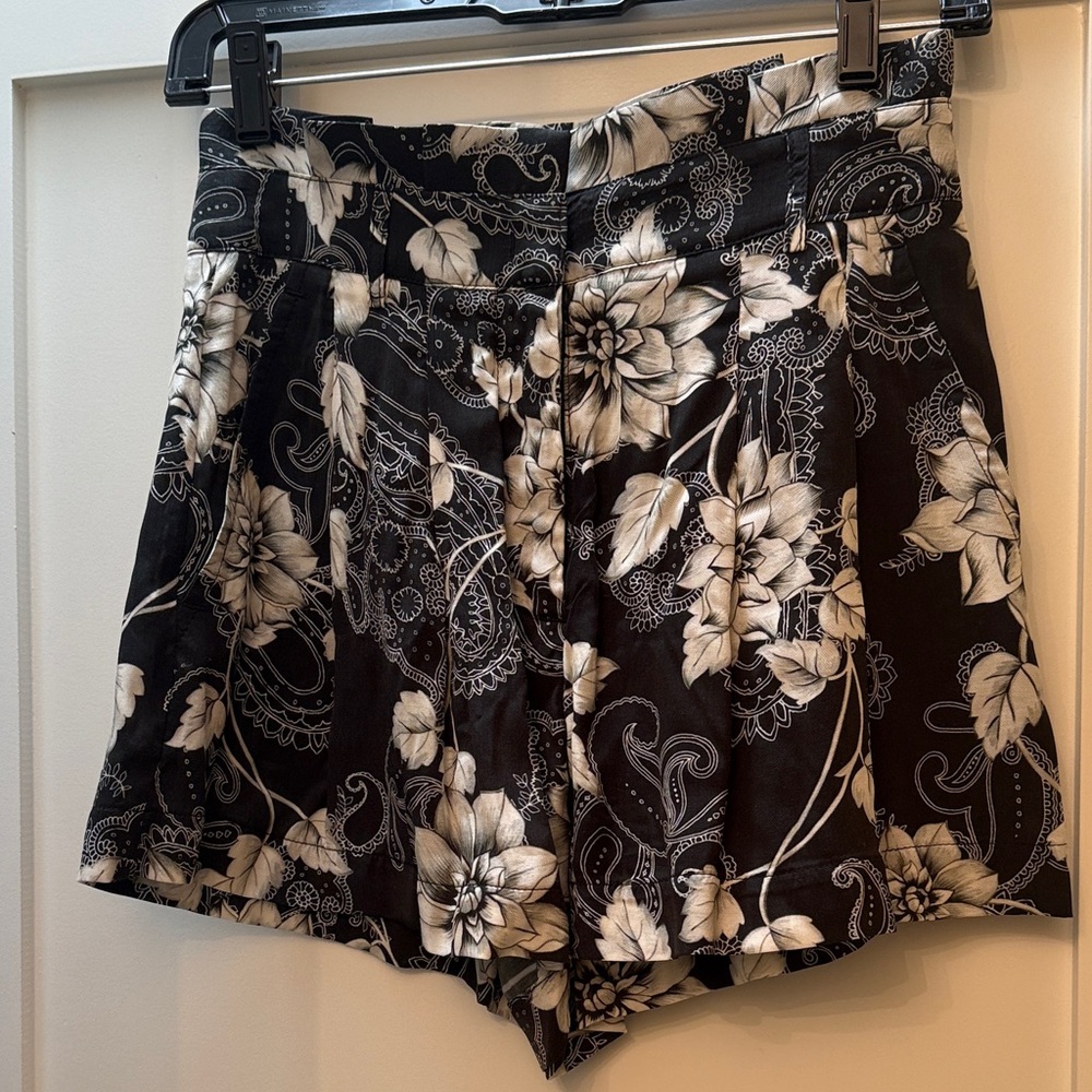Pinko Black and White Women's Shorts - IT38 - like new